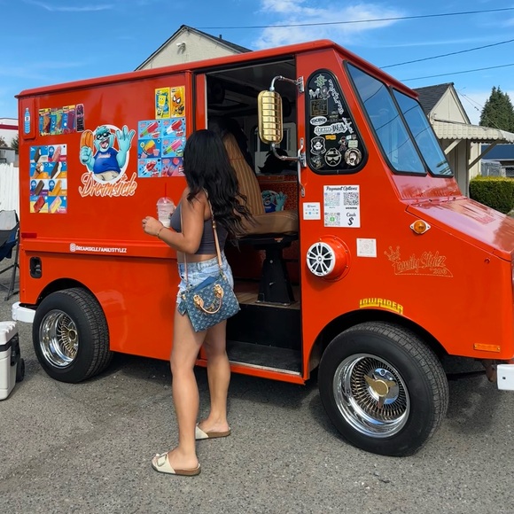 Meet your Posher, Kourtney - Picture 7 of 8